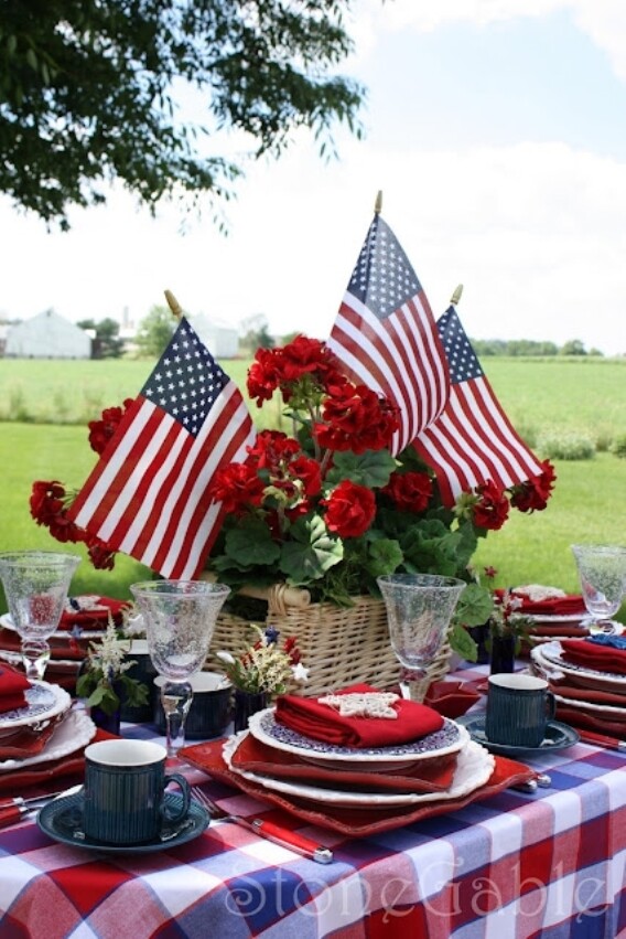images/july-4th-tableset